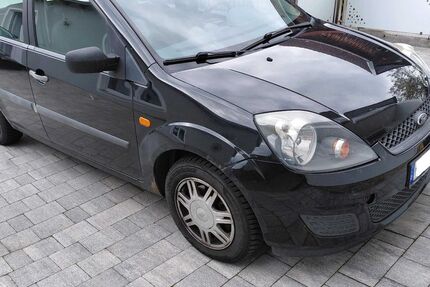 Ford Fiesta 105.000 km 750 &euro; Waldmünchen 93449
