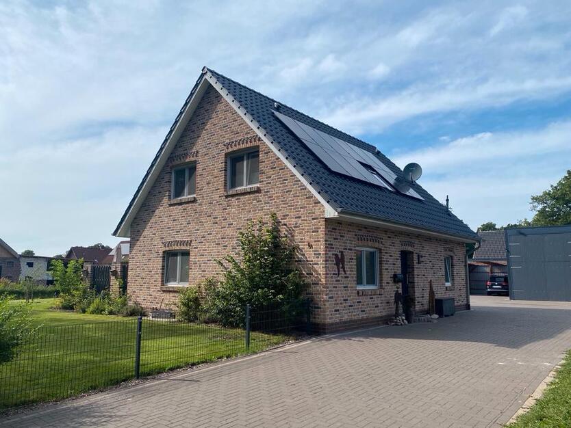 EFH mit Nebengebäude, von privat
