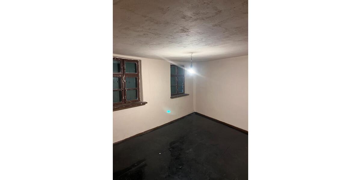 Einfamilienhaus Lauingen (Donau) - 4 Zimmer, 90 m&sup2;, 95.000&euro; | Angebot:25614692