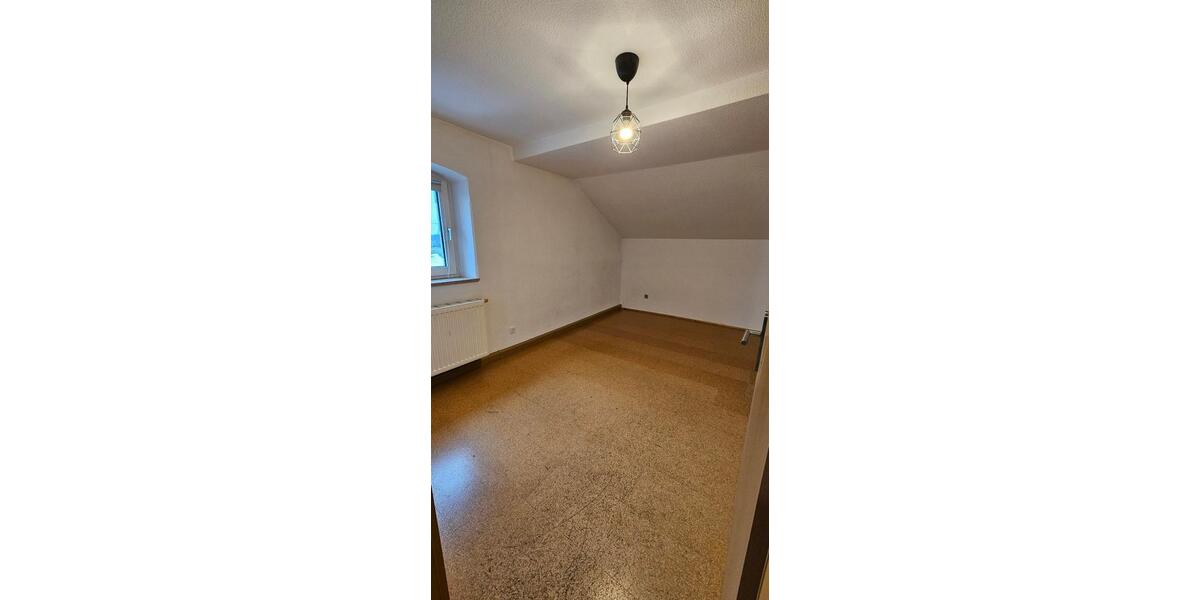 Großzügige 3-Zimmer-Dachgeschosswohnung mit Balkon & Stellplatz 3 zimmer