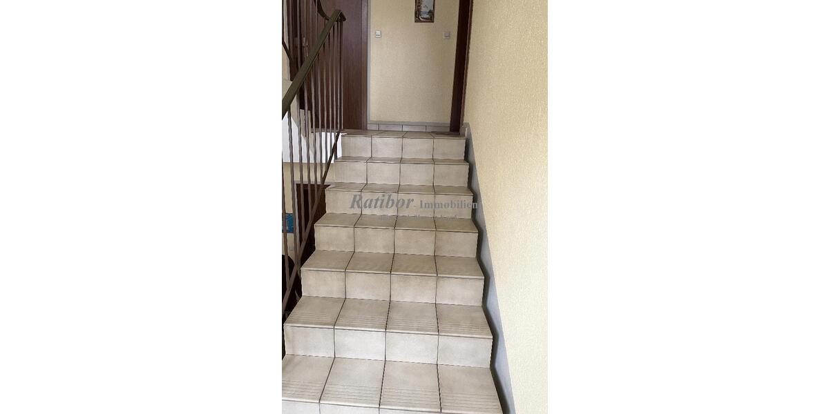Gut vermietete 2 Zimmer-Mansardenwohnung mit Loggia und Stellplatz in ruhiger Wohnlage RH-Nord - Dachgeschoßwohnung Roth | Angebot:26737653