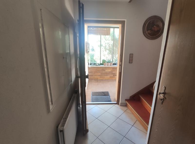 Einfamilienhaus mit Garage und Garten