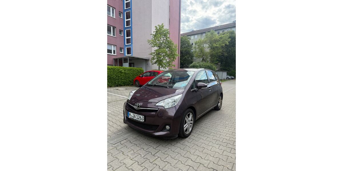 Toyota Verso-S 177.000 km 7.999 &euro; München 80336