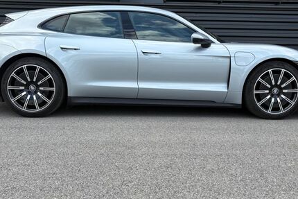 Porsche Taycan 59.700 km 63.700 &euro; Passau 94032