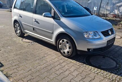VW Touran 143.000 km 3.390 &euro; Baden-Württemberg - Sachsenheim 74343