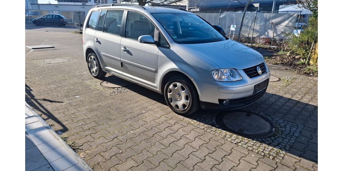 VW Touran 143.000 km 3.390 &euro; Baden-Württemberg - Sachsenheim 74343