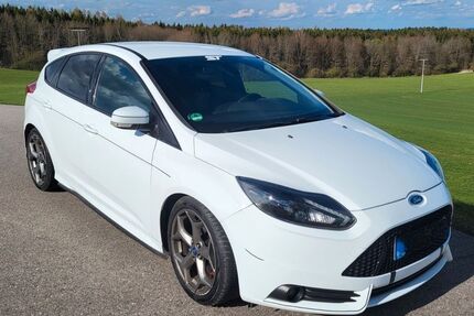 Ford Focus 140.000 km 9.400 &euro; Traunstein 83278