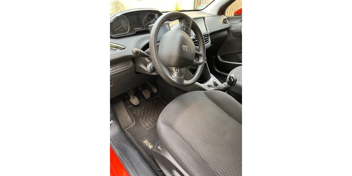 Peugeot 208 Pure Tech 82 active 64.690 km 8.900 &euro; Eschede 29348