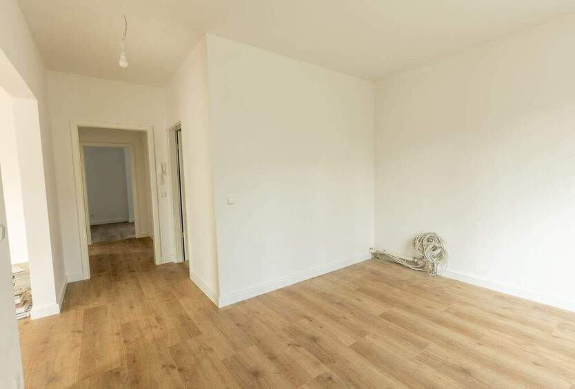 Helle 4-Zimmer-Wohnung mit kleinem Garten und Stellplatz – Erstbezug nach Sanierung