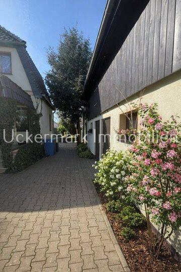 Einfamilienhaus Gramzow - 6 Zimmer, 140 m&sup2;, 320.000&euro; | Angebot:26066463
