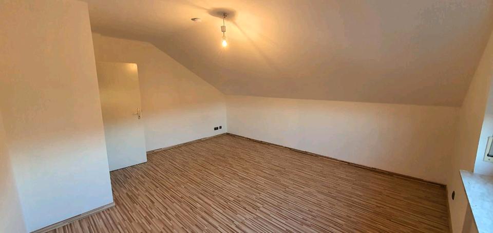 Dachgeschoßwohnung Eichenzell - 4 Zimmer, 100 m&sup2;, 1.000&euro; | Angebot:25138918