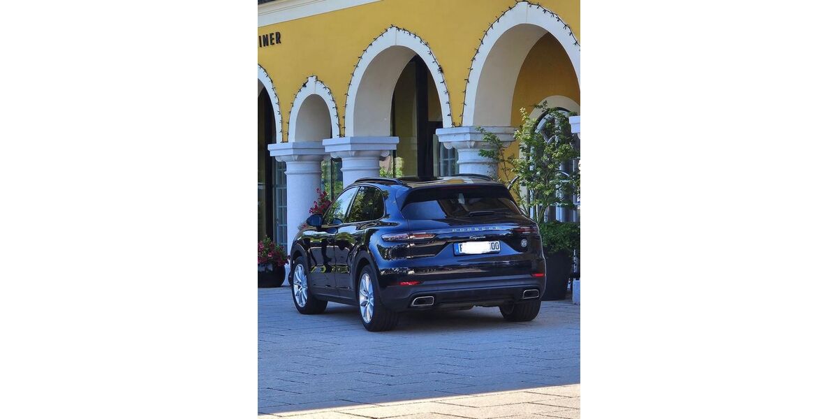 Porsche Cayenne 98.000 km 49.950 &euro; Paderborn 33106