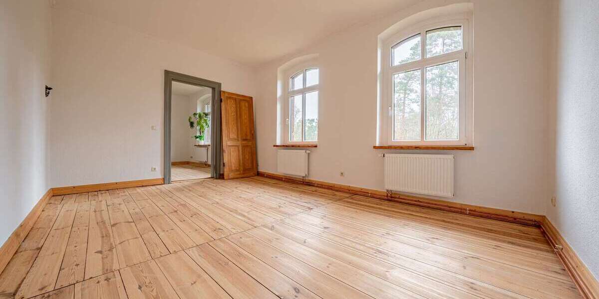 Zweifamilienhaus in ruhiger Naturlage mit Wassernähe– saniertes ehemaliges Bahnhofs-Häuschen - Zweifamilienhaus Sternebeck | Angebot:26095138