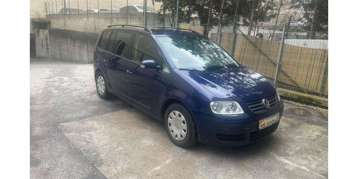 VW Touran 213.000 km 2.800 &euro; Berlin 10785