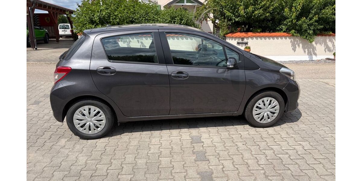Toyota Yaris 53.000 km 6.600 &euro; Langquaid OT Niederleierndorf 84085
