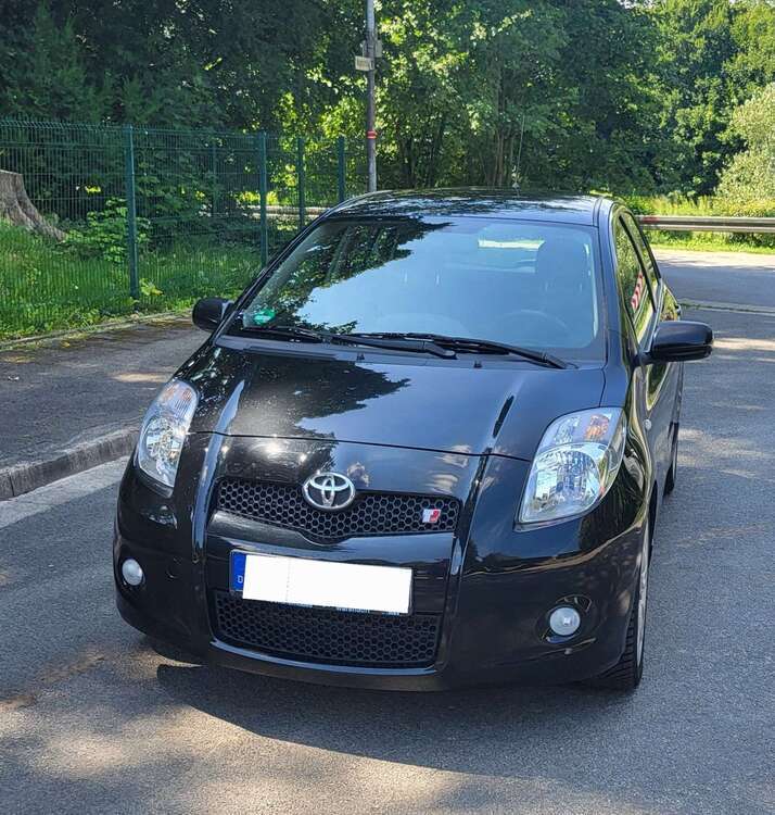 Toyota Yaris 124.900 km 5.200 € Rheine 48429