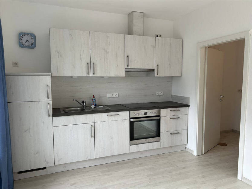 Keine Käuferprovision ! Helle Erdgeschosswohnung mit überdachtem Eingang, Terrasse und Stellplatz 2 zimmer