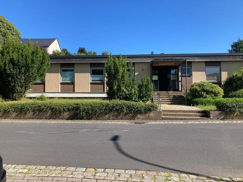 Praxis Bürogebäude, einzelstehendes Haus zimmer