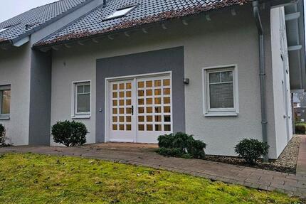 Musterhaus ( Doppelhaus) zum Selbstabbau mit Möbel und Küche zimmer