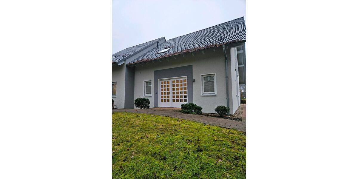 Musterhaus ( Doppelhaus) zum Selbstabbau mit Möbel und Küche zimmer