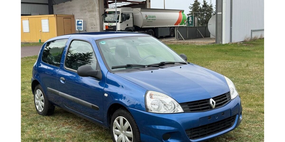 Renault Clio 130.000 km 2.490 &euro; Ziesar 14793