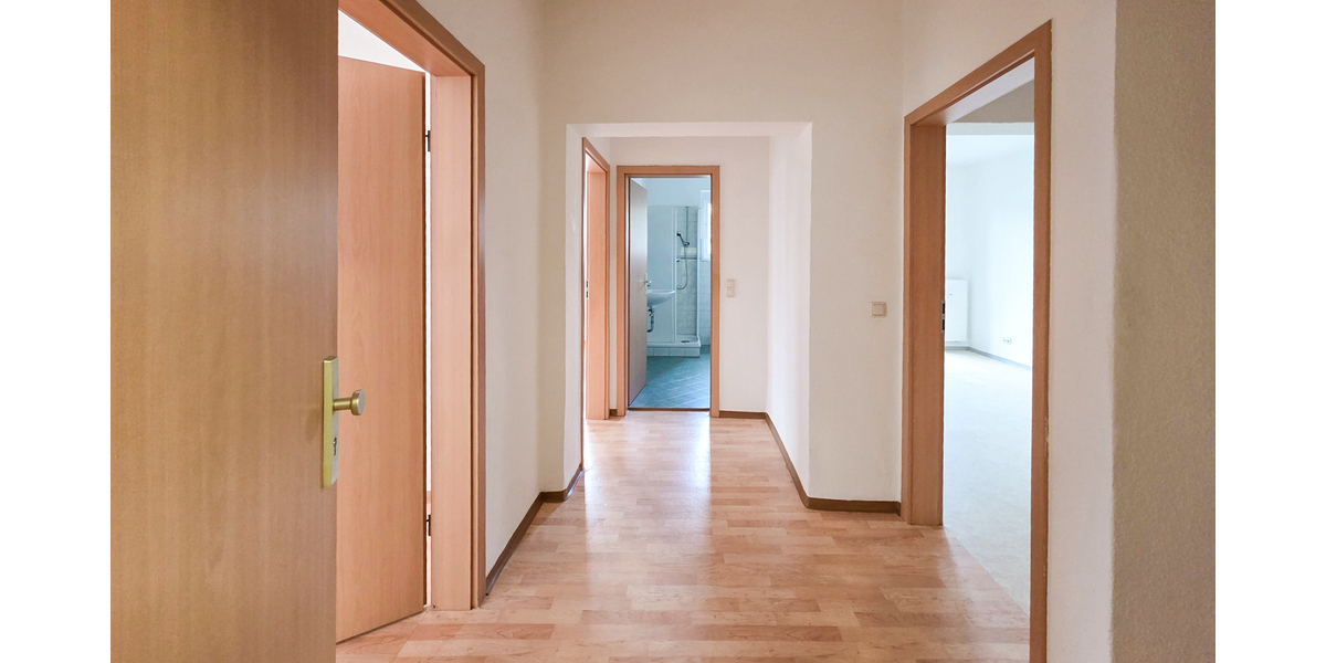 2 Raum DG-Wohnung mit Balkon und Blick ins Grüne. Bad mit Wanne! In Weida! - Dachgeschoßwohnung Weida Liebsdorf | Angebot:26347862