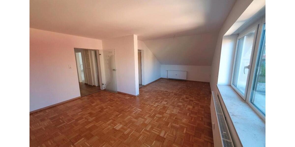 Dachgeschoßwohnung Maxhütte-Haidhof Haidhof - 4 Zimmer, 100 m&sup2;, 1.000&euro; | Angebot:26395838