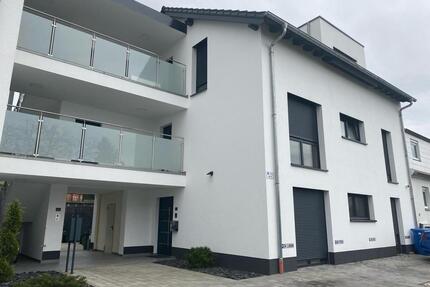 Moderne, helle 3-Zimmer-Dachgeschoßwohnung mit Balkon und Garten