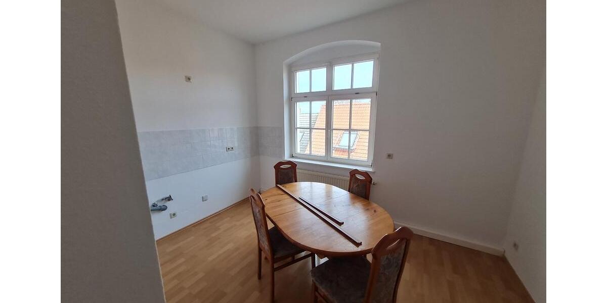 Etagenwohnung Hohenmölsen - 2 Zimmer, 65 m&sup2;, 350&euro; | Angebot:23150002