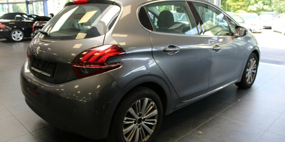 Peugeot 208 Blue-HDi 120 Allure 135.620 km 7.980 &euro; Euskirchen 53881