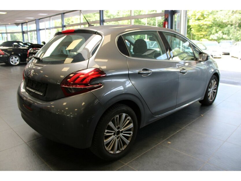 Peugeot 208 Blue-HDi 120 Allure 135.620 km 8.480 € Euskirchen 53881