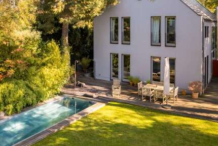 Haus Kleinmachnow - 9 Zimmer, 285 m&sup2;, 2.490.000&euro; | Angebot:27034278