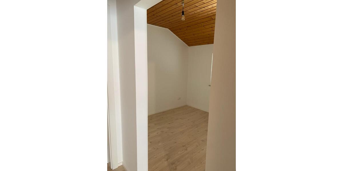 Dachgeschoßwohnung Piding - 3.5 Zimmer, 106 m&sup2;, 1.250&euro; | Angebot:25261201