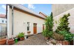 Gepflegte DHH mit Garage, Innenhof, Balkon und Ausbaupotenzial in ruhiger Lage