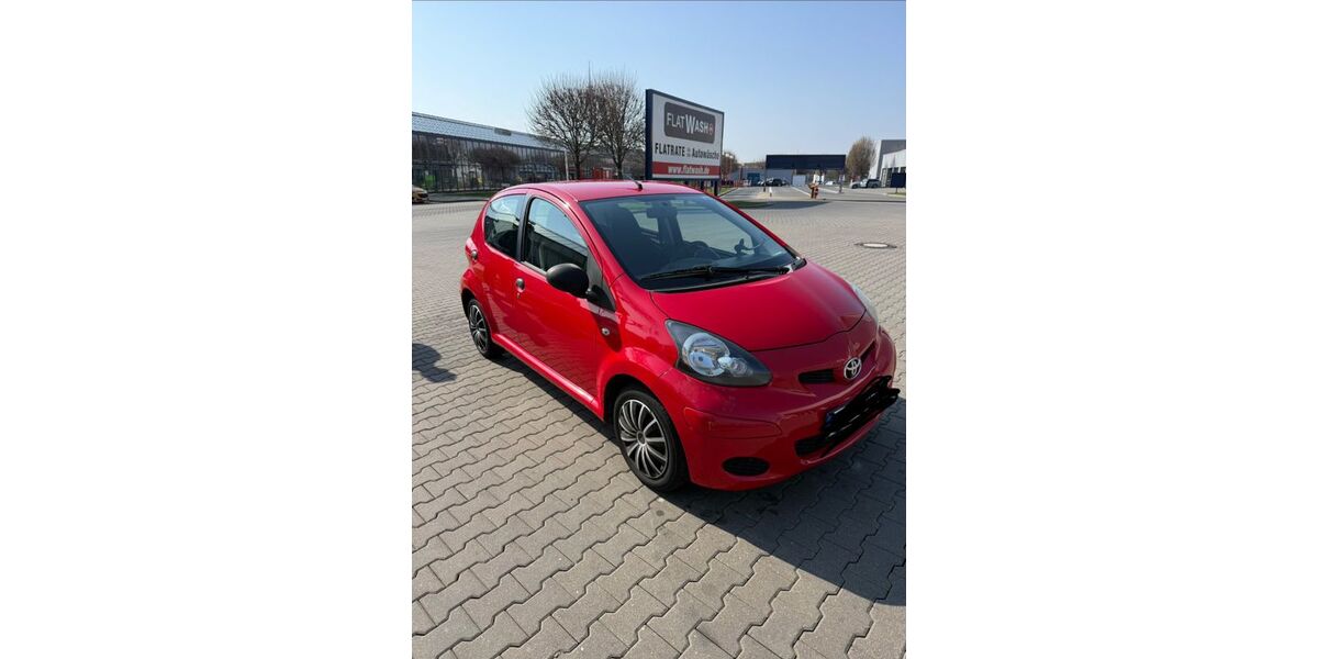 Toyota Aygo (X) 81.000 km 2.699 &euro; Nürnberg 90443