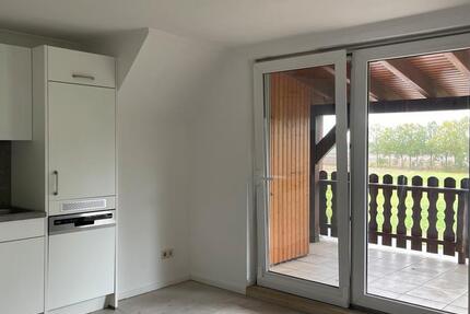 Großzügige 2-Zimmerwohnung mit Balkon und Stellplatz zimmer