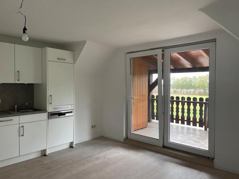 Großzügige 2-Zimmerwohnung mit Balkon und Stellplatz zimmer