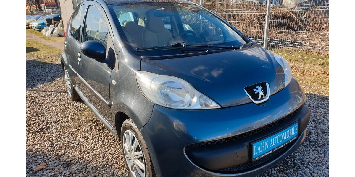 Peugeot 107 71.132 km 2.499 &euro; Berlin 12055