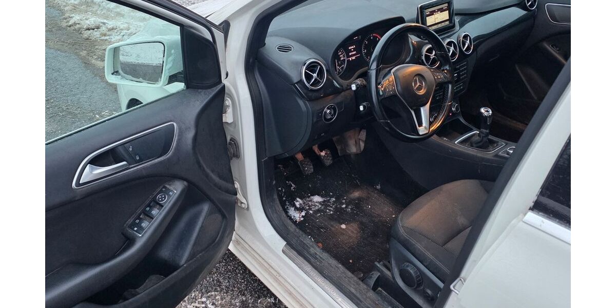 Mercedes-Benz B 180 378.589 km 3.850 &euro; Osdorf 24251