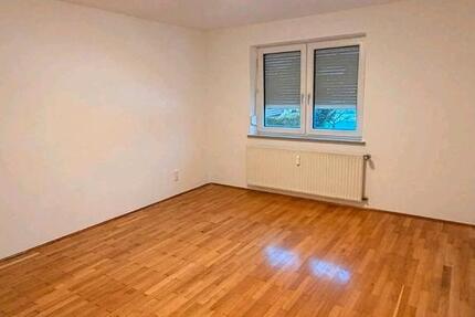 Wohnung Grafenwöhr - 5 Zimmer, 82 m&sup2;, 900&euro; | Angebot:25383958