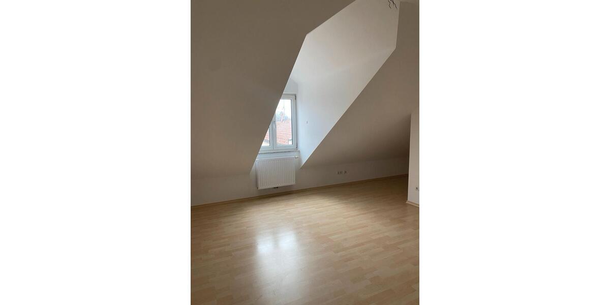 Dachgeschoßwohnung Roding - 4 Zimmer, 135 m&sup2;, 700&euro; | Angebot:25058112