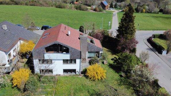 Einfamilienhaus mit Pool, Einliegerwohnung und weitläufigem Grundstück 7 zimmer