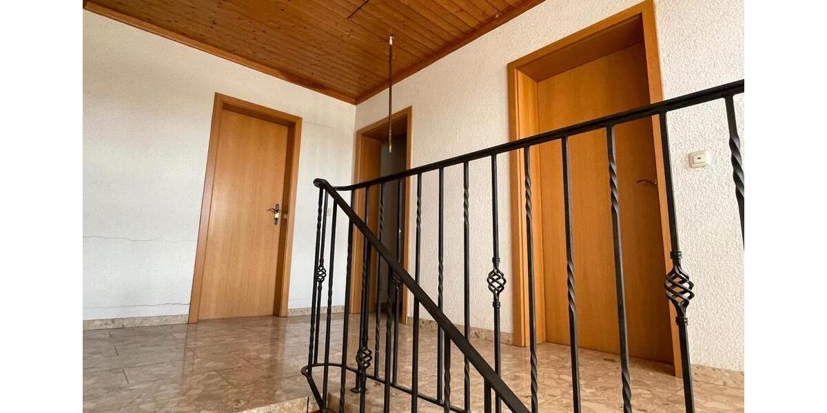 Einfamilienhaus Oberstreu - 8 Zimmer, 206 m&sup2;, 345.000&euro; | Angebot:26579521