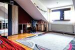 Komfortables Architektenhaus mit Büro und Indoor-Pool in begehrter Lage!