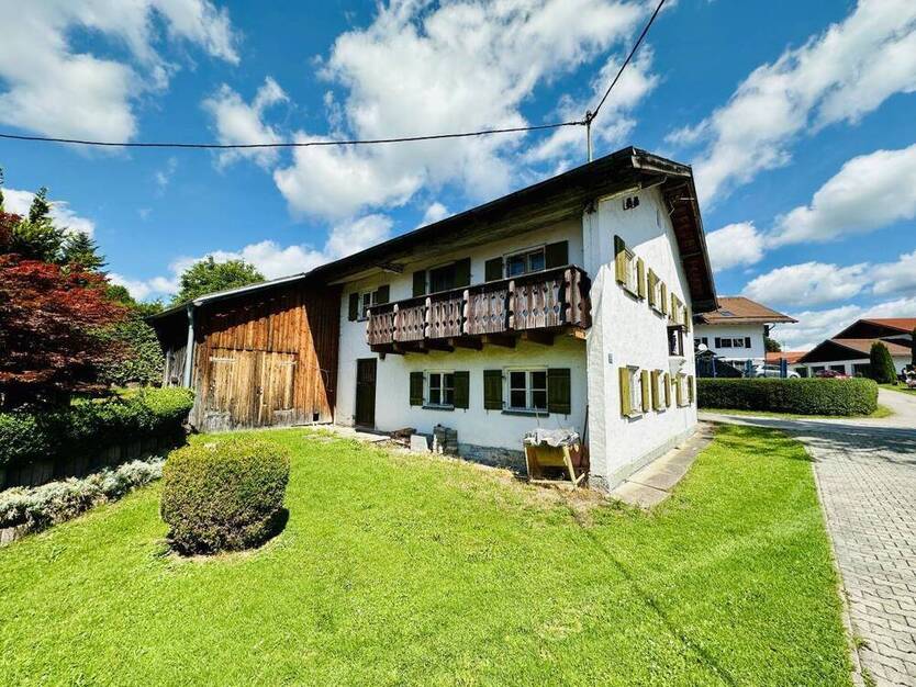TRADITION - RESTAURIERUNG - DENKMALSCHUTZ - Wohnhaus mit landwirtschaftlichem Anbau in Lechbruck am See