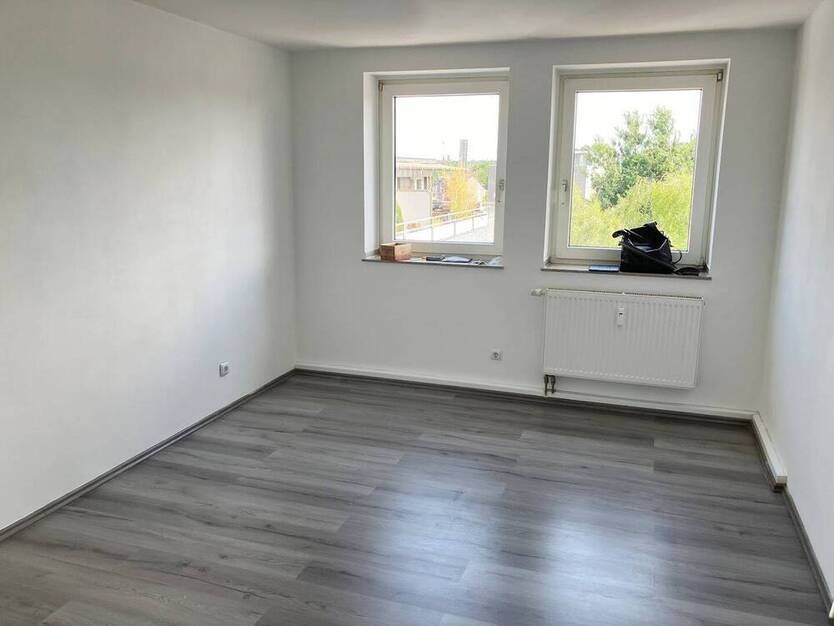 Ihr Zuhause mit Balkon-Fernblick ins Grüne! 2 Zimmer, guter Schnitt, Wannenbad, Abstellraum, Aufzug