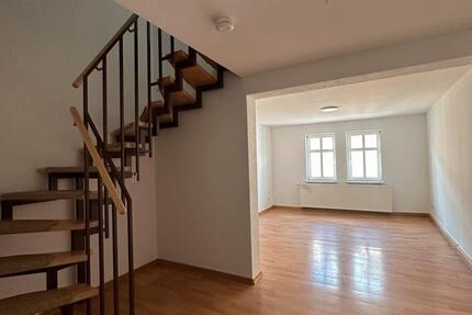 Gemütliche Maisonette-Wohnung in zentraler Lage in Waltershausen mit modernem Flair, riesigem Garten und Stellplätzen
