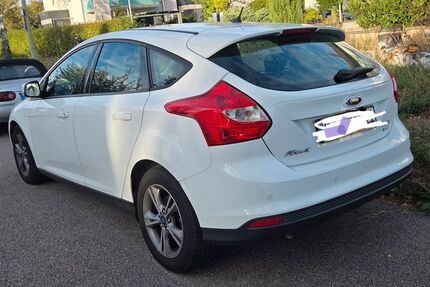 Ford Focus 23.906 km 8.700 &euro; Karlsruhe 76131