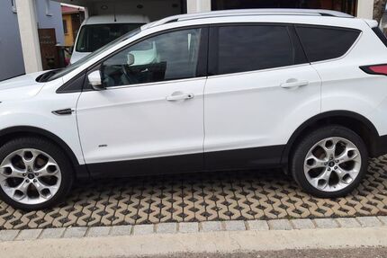 Ford Kuga 142.000 km 15.500 &euro; Attenweiler 88448