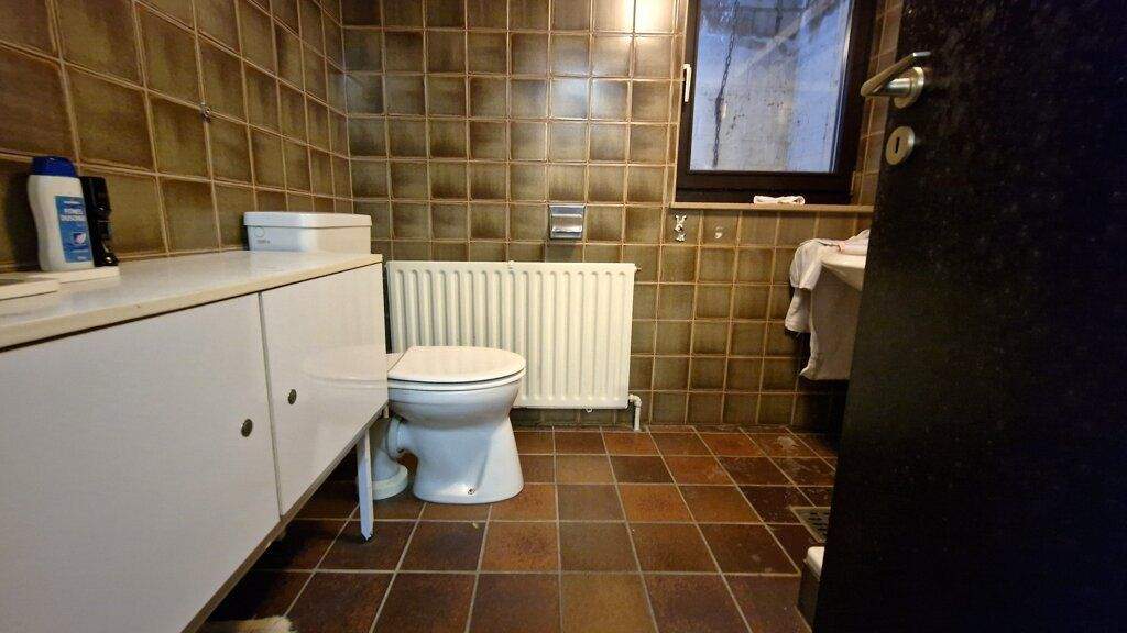 Großes, modernisierungsbedürftiges Einfamilienhaus mit 5 Schlafzimmern und drei Bädern in Richterich 7 zimmer